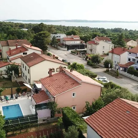 Flora Relax House, Free Parking Вилла Перой