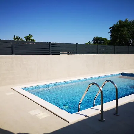 Вилла Flora Relax House, Free Parking Перой