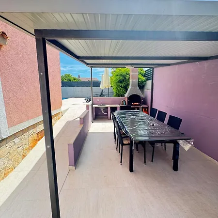 Flora Relax House, Free Parking Villa *