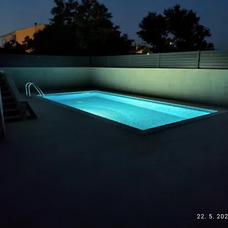 Flora Relax House, Free Parking פרוי
